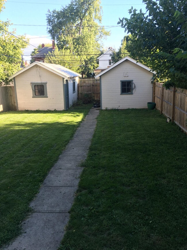 Building Photo - 337-339 Mithoff