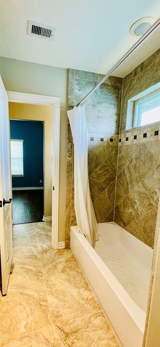 Building Photo - 14303 Tasmania Ct