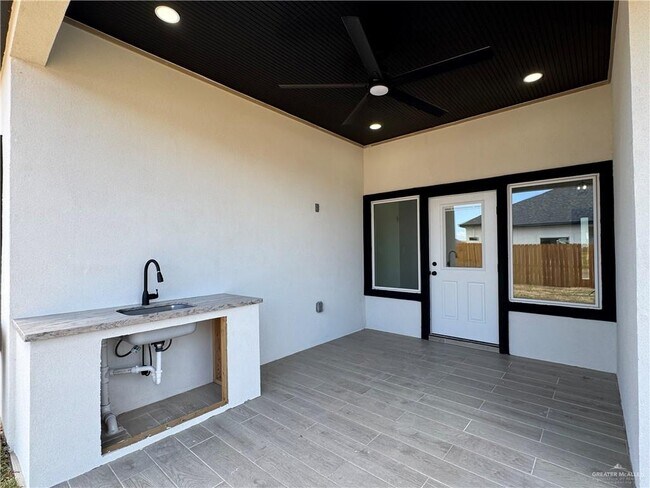 Building Photo - 32 Durango Dr