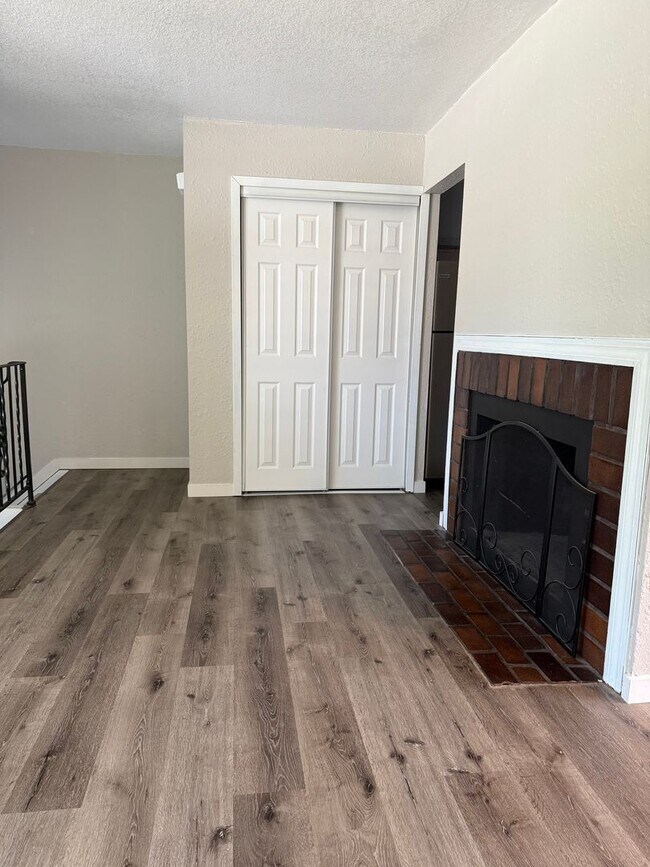Building Photo - Duplex 82xx Zane Court