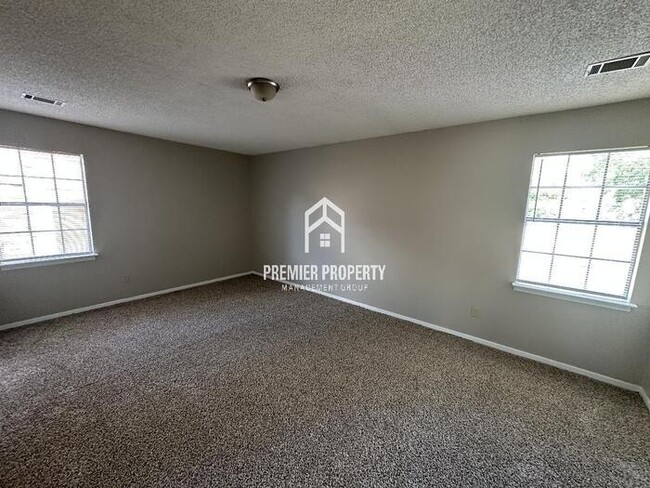 Building Photo - 6016 Rosewind Cir W