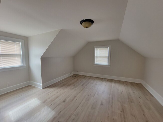 Building Photo - 1111 Bayview Rd