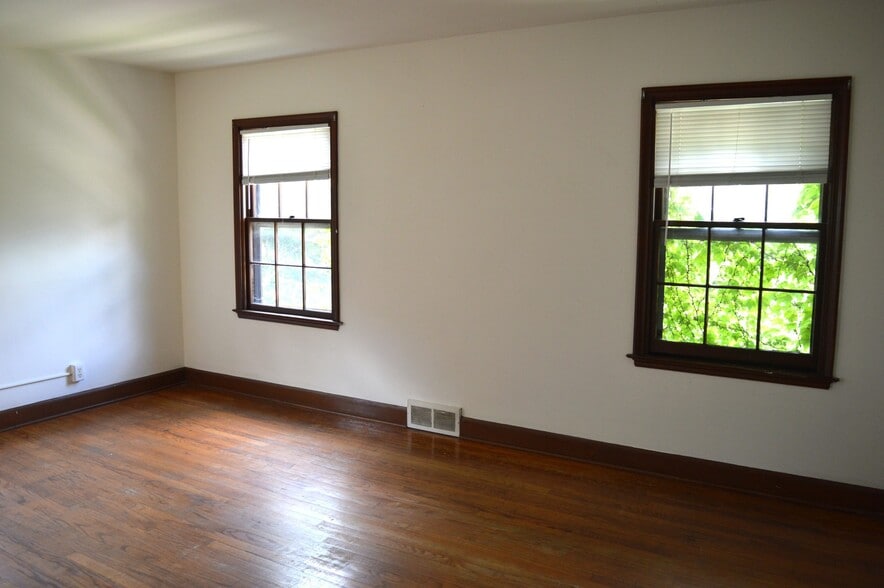 Building Photo - 821 Jenifer St