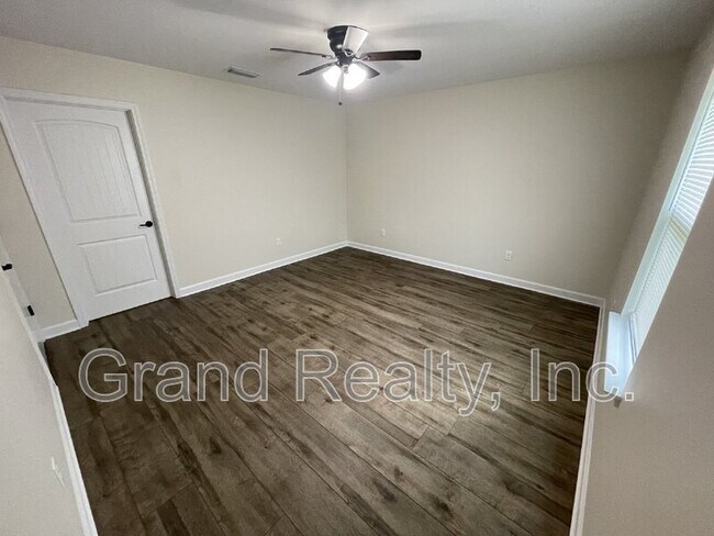 Building Photo - 4019 Brittany Ln