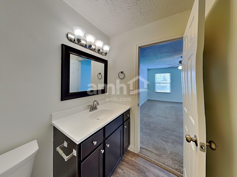 Building Photo - 3202 Meadoway Ct