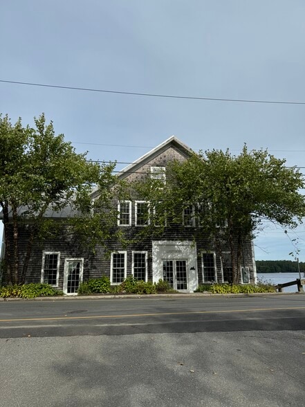 Building Photo - 3 Pond Rd