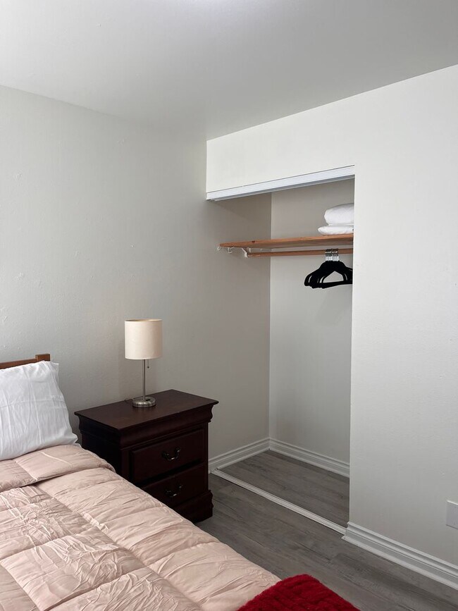 Building Photo - Bradley Short Term Rental