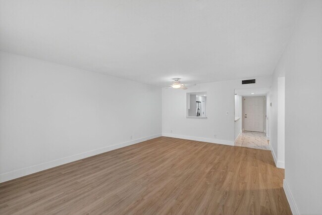 Building Photo - 14375 Strathmore Ln