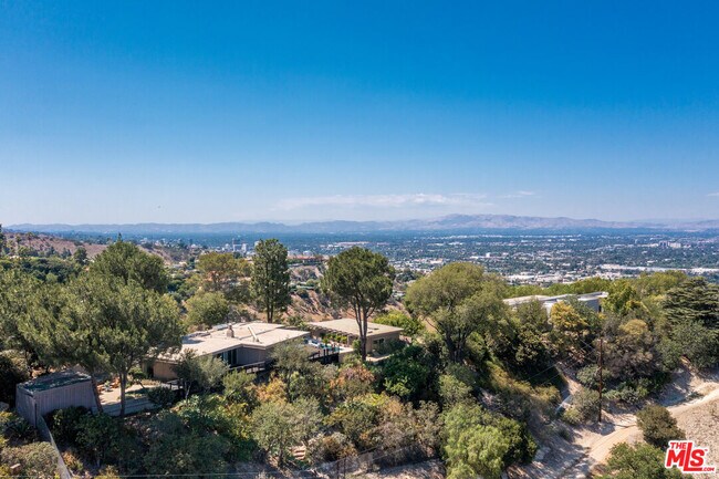 Building Photo - 3346 Beverly Ranch Rd