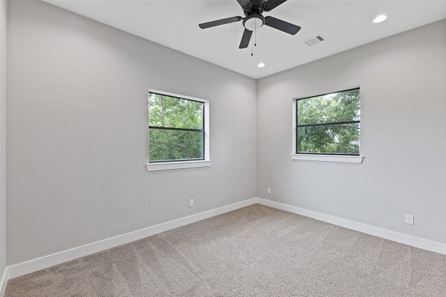 Building Photo - 806 E 39th St