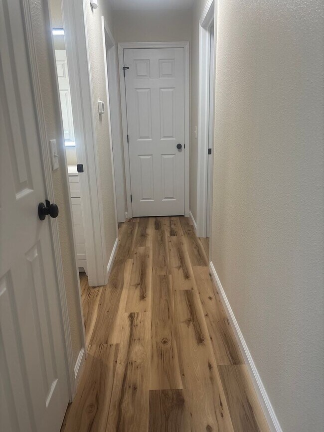 Building Photo - S0275-MF2