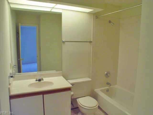 Building Photo - 400 Bracknell Arch