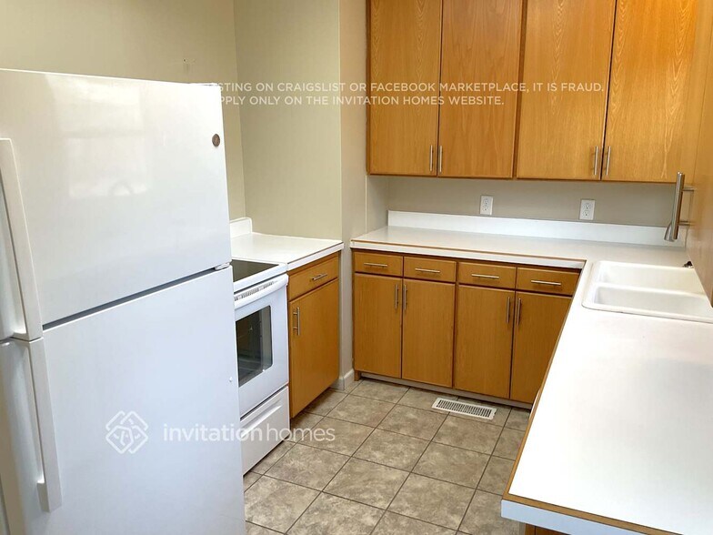 Building Photo - 2940 Orchard Ave N