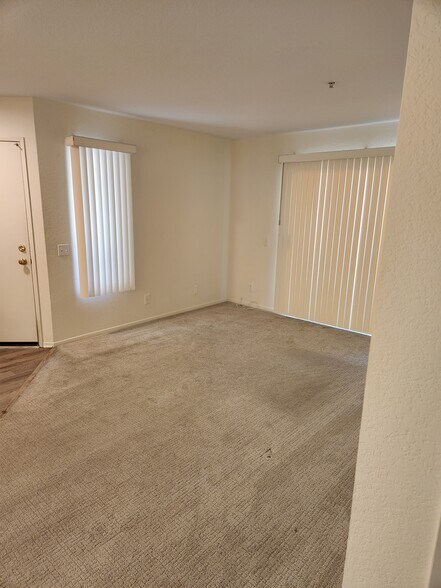 Building Photo - 8707 E Indian Hills Rd