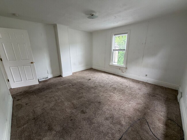 Building Photo - 1109-1111-1111 Chess St