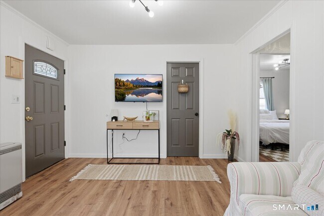 Building Photo - 106 Midway Oval