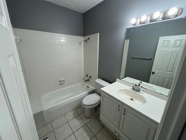 Building Photo - 16027 Silver Valley Dr