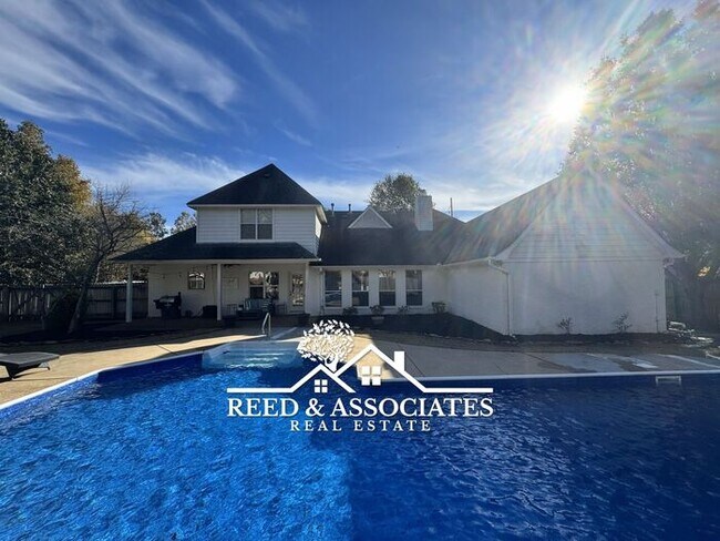 Building Photo - 4 bedrooms plus pool in Collierville!