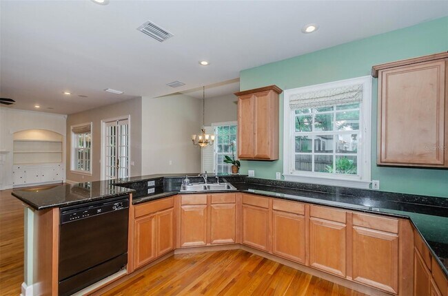 Building Photo - 3410 W Bay Villa Ave