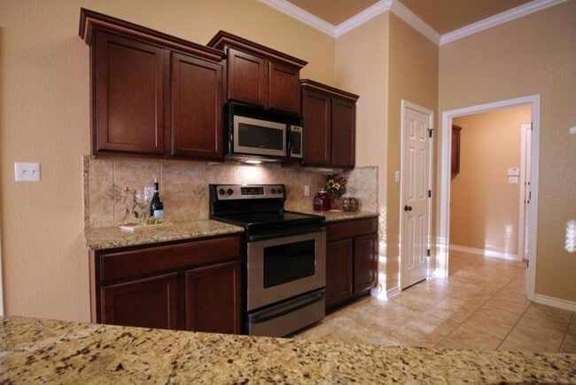 Building Photo - AVAILABLE NOW!