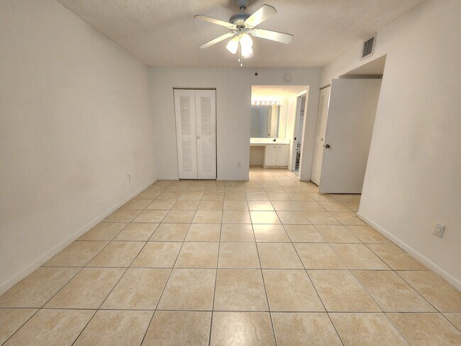 Building Photo - 5590 NW 61st St