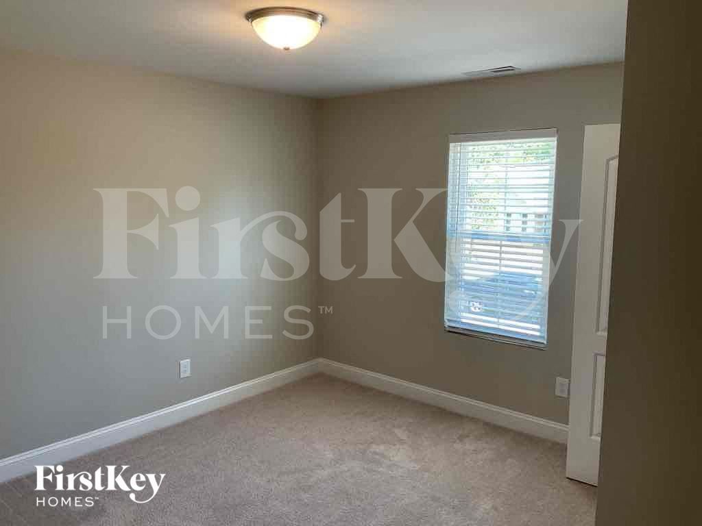 Building Photo - 2041 Samantha Dr