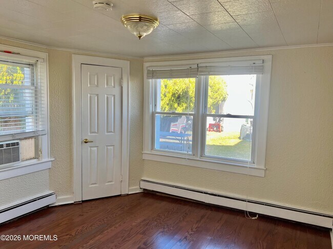 Building Photo - 246 7th Ave