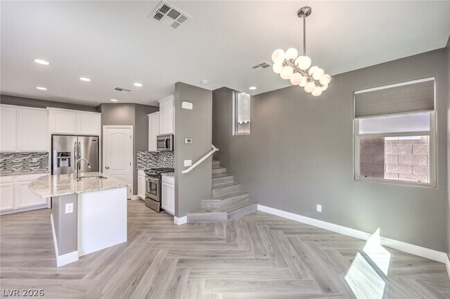 Building Photo - 12420 Pinetina St