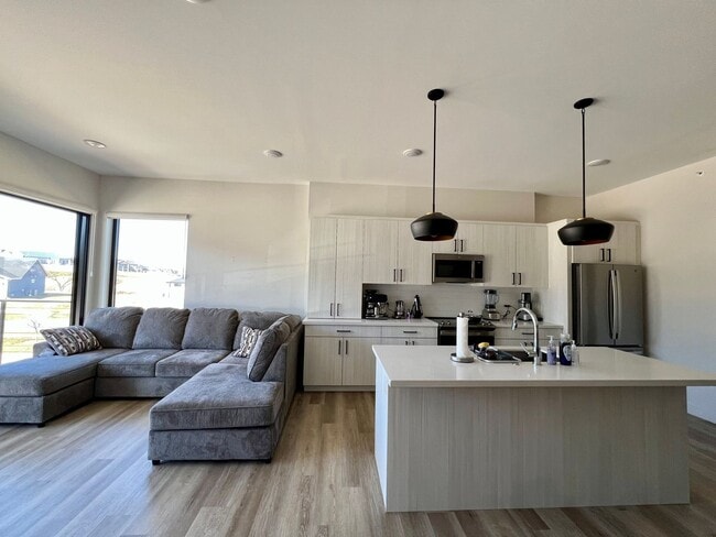 Building Photo - Modern Condo on West Side of Manhattan!