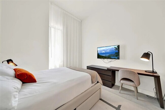 Building Photo - 4010 S Ocean Dr