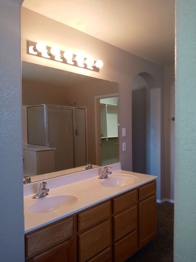 Building Photo - 9900 Sunshine Mesa Dr NW