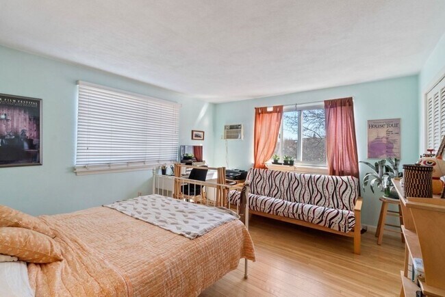 Building Photo - 76 Garfield St