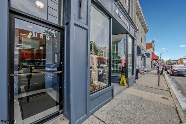 Building Photo - 37 N Dean St