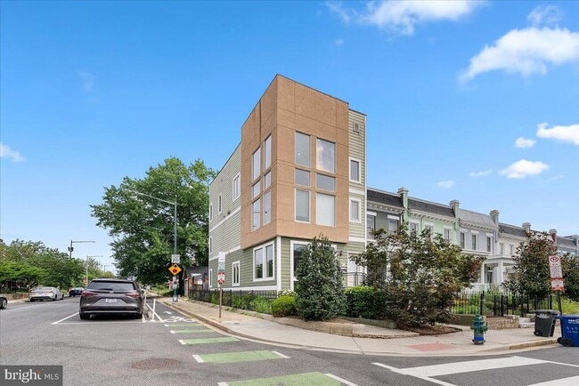 Building Photo - 471 Luray Pl NW