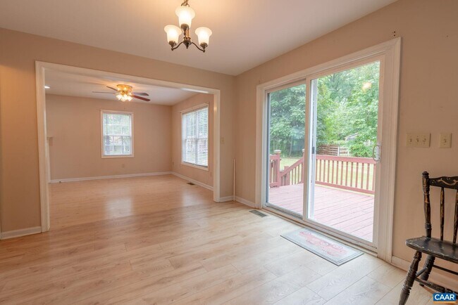 Building Photo - 497 Sunset Dr