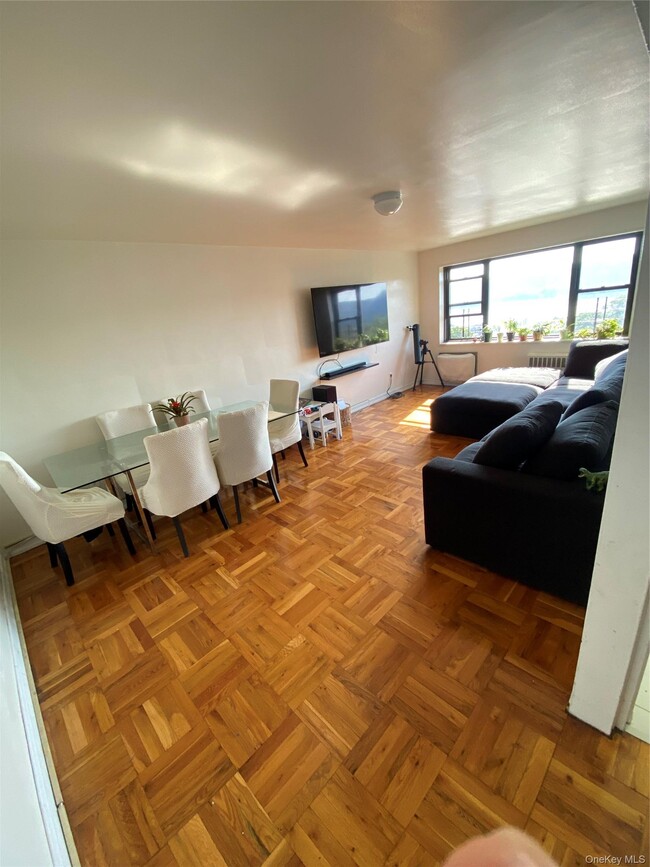 Building Photo - 222 N Broadway