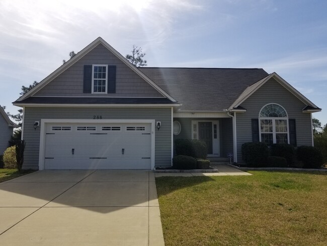 Building Photo - Gorgeous 3 Bedroom Home in Forest Oaks!