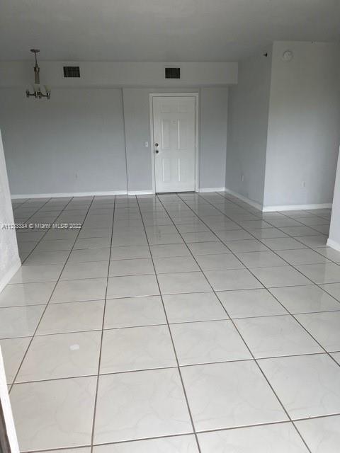 Building Photo - 9340 Fontainebleau Blvd