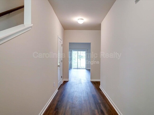 Building Photo - 916 S Battleground Ave