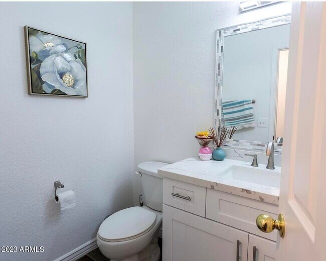 Building Photo - 11015 W Laurelwood Ln