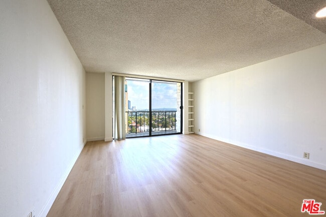 Building Photo - 10535 Wilshire Blvd