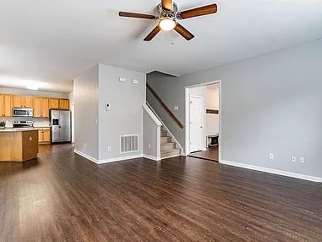 Building Photo - Stunning 3BD, 2.5BA Raleigh Home in the Prestigious Eagle Ridge Golf Community with Premier Ameni...