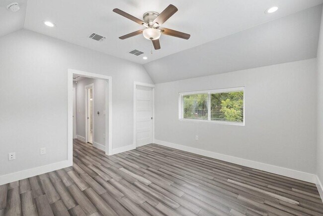Building Photo - 6109 Cherrylawn Cir
