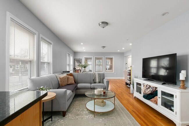 Building Photo - 36-38-38 Priesing St