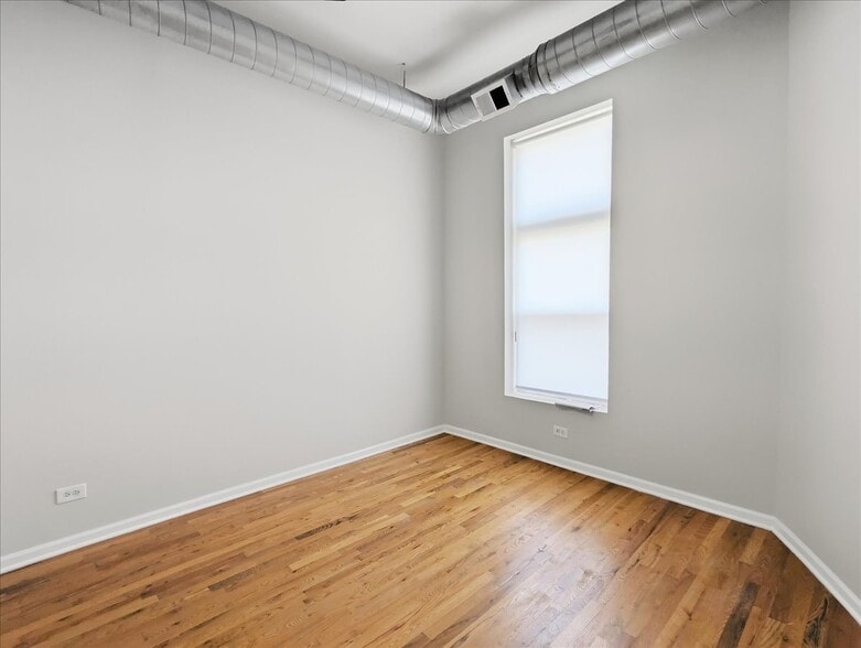Building Photo - 1539 N Milwaukee Ave