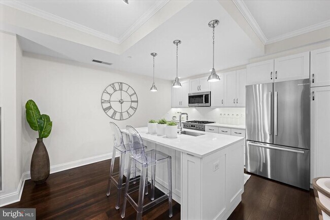 Building Photo - 4915 Hampden Ln