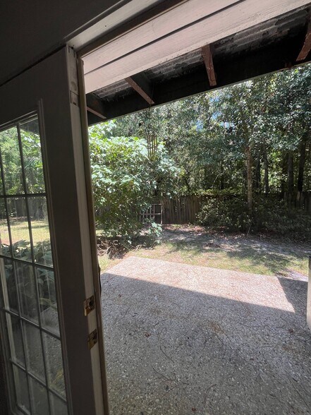 Building Photo - 3838 Pontchartrain Dr