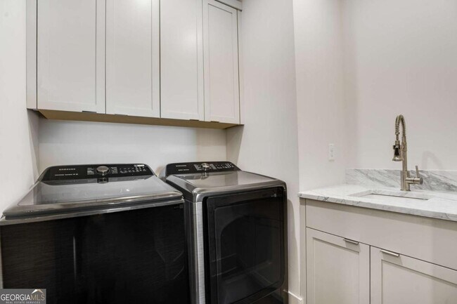 Building Photo - 160 4th St