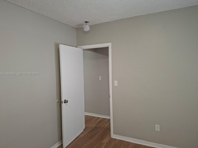 Building Photo - 13025 Emerald Dr