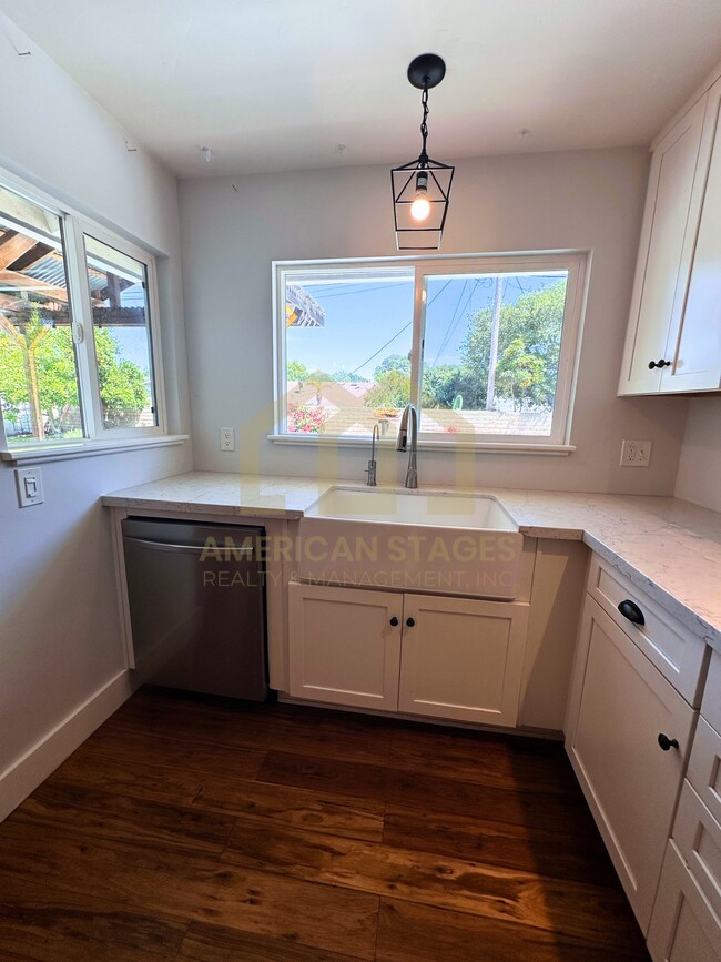 Building Photo - 135 Oakmont Ave
